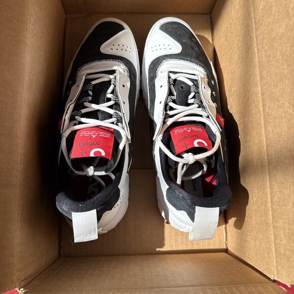 Athletic_Shoes
